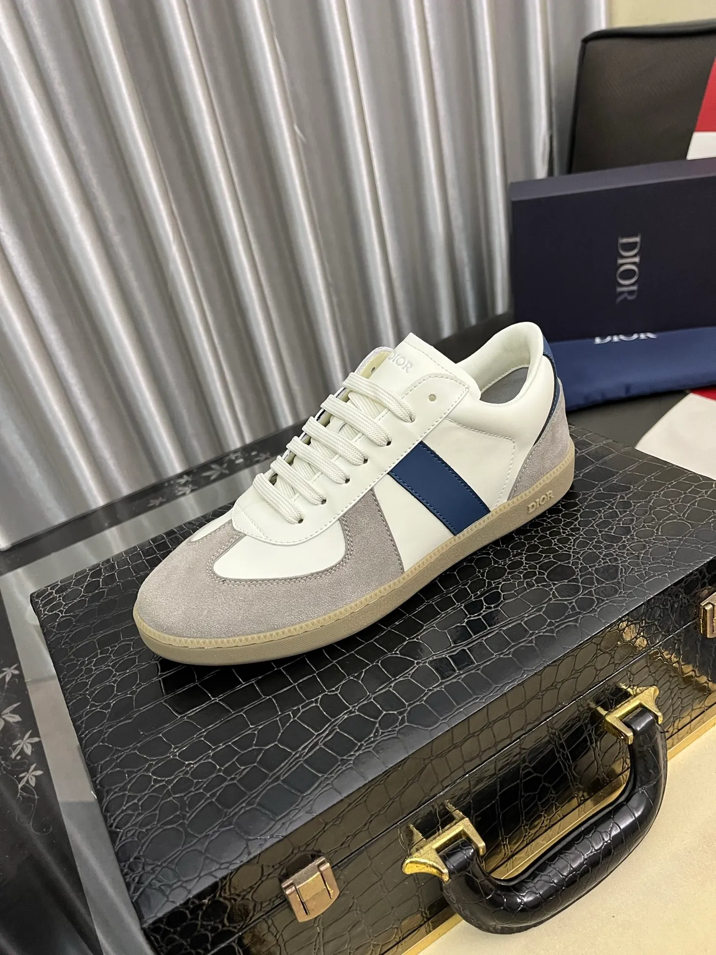 Men's shoes💰380⌚️⌚️[Dior] Dior's new men's genuine leather casual shoes, the highest version on the market, any comparison is welcome🆚! The original leather has excellent texture and is super high-end! Fetal sheep net lining imported from Italy, removable pad! Luxurious materials and fine workmanship, highly recommended! Code number: 38-44